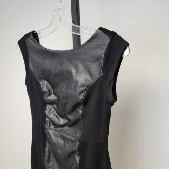 Smart Set Panel  Dress - Picture 2 of 5